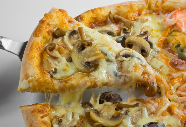 Как правильно готовить пиццу с грибами